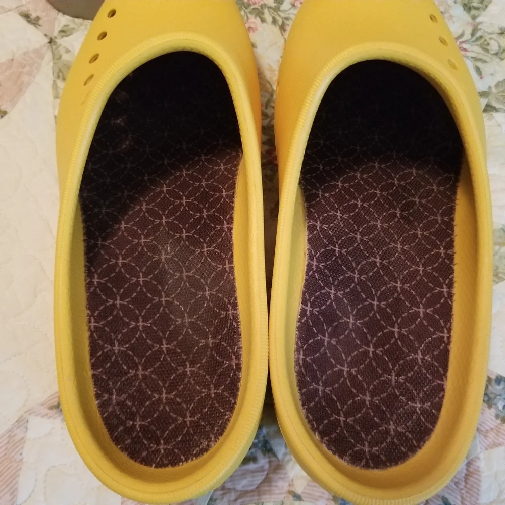 🌻 Crocs Clogs - Picture 6 of 9